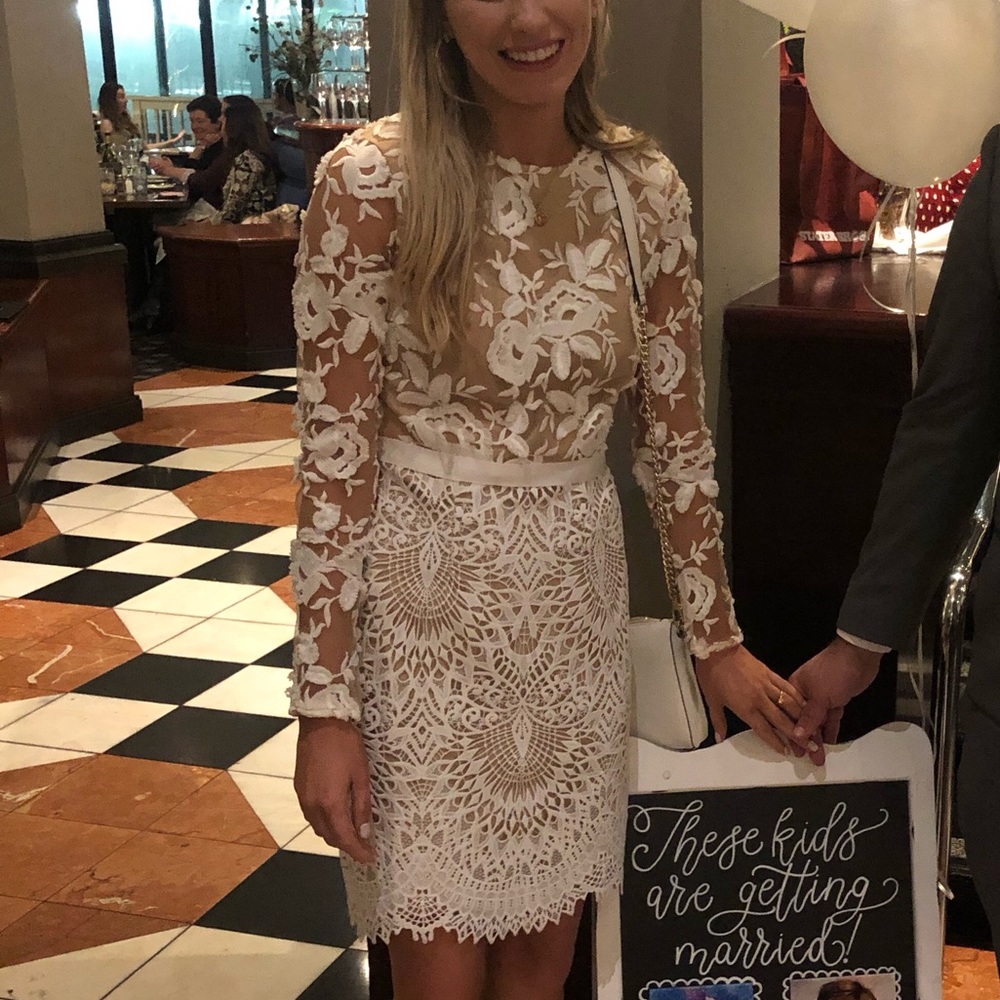 ML MONIQUE LHUILLIER CALYPSO WHITE LACE DRESS